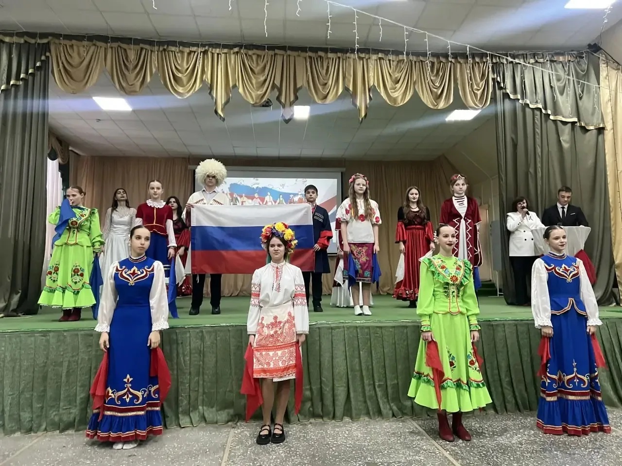 Крепкая семья народов — вот что такое Россия.